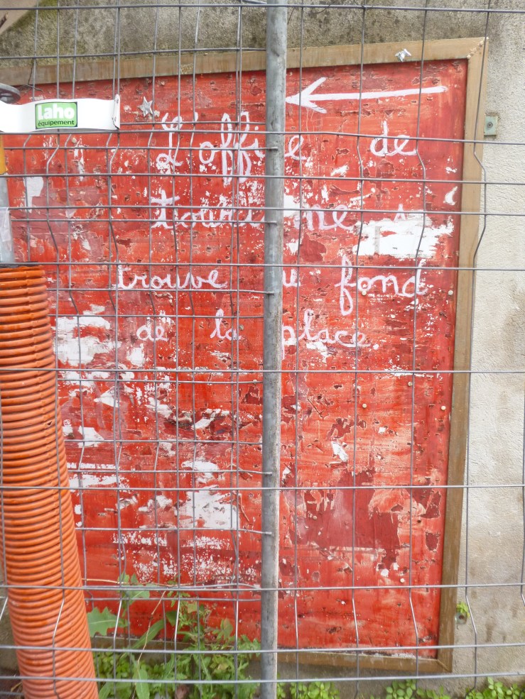 OFFICE DU TOURISME MAL SIGNALE