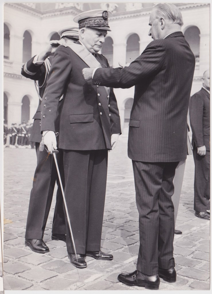 Photo Amiral. Décoration Pompidou