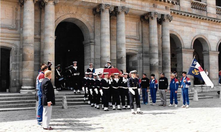 Photo Amiral. Obseques sortie du cercueil