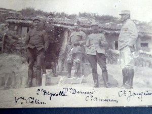 En groupe devant la cagna